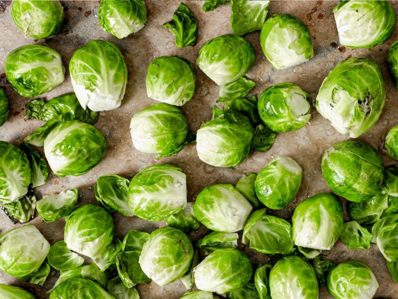 Các loại rau cải như cải Brussels, bông cải xanh và cải bẹ xanh có hàm lượng chất xơ cao và hương vị đặc biệt, cũng như chứa nhiều hợp chất có lợi cho sức khỏe.